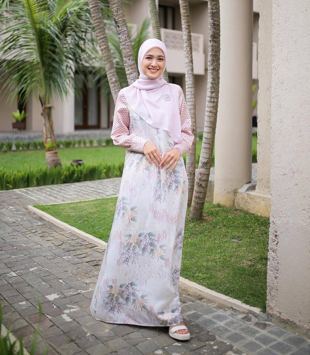 outfit syar'i untuk selametan haji (instagram.com/cutsyifaa)